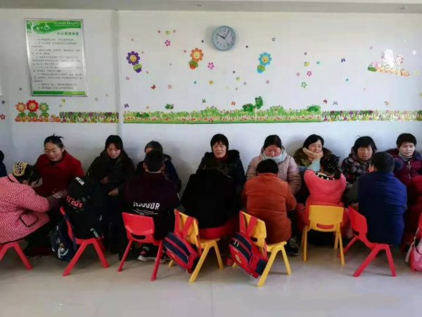 中心开展“感恩父母”主题教育活动